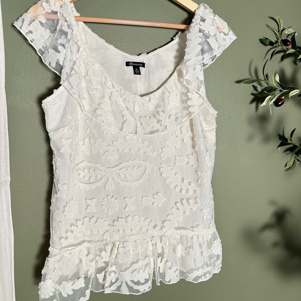 Adorable Lace Shirt (Medium) - Great Condition